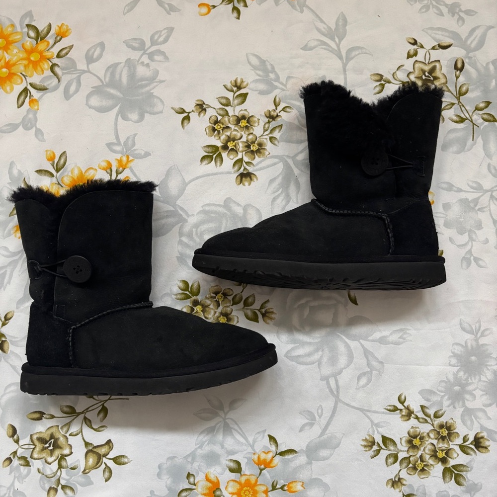 UGG Size 7 Black Bailey Button Boots - Picture 4 of 15
